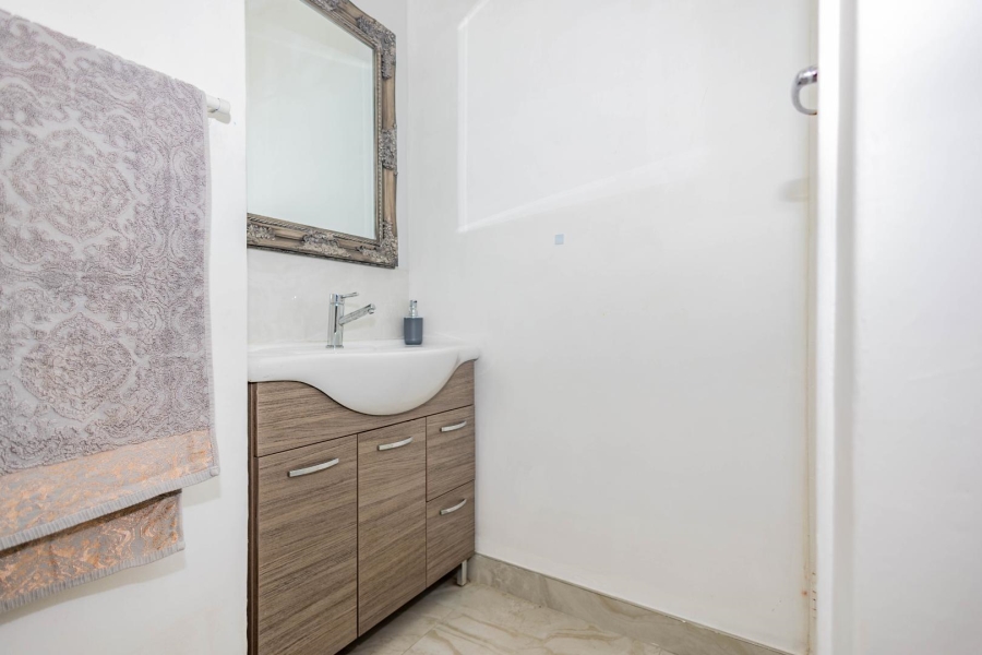 To Let 4 Bedroom Property for Rent in Eversdal Western Cape